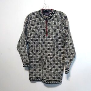 Norweigan Designs - Nordic Wool Sweater - Medium